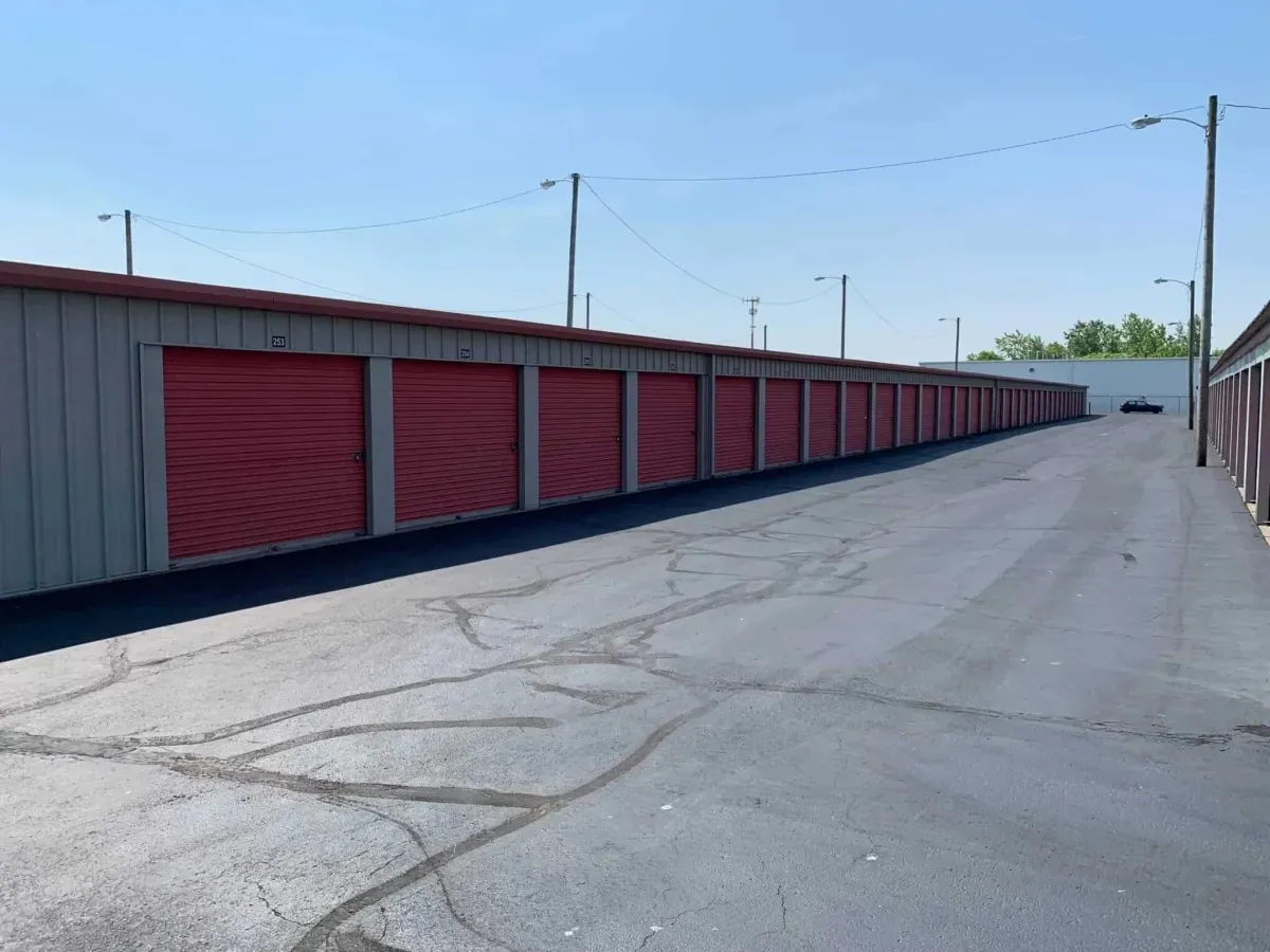 Wide drive-up lane between rows of storage units